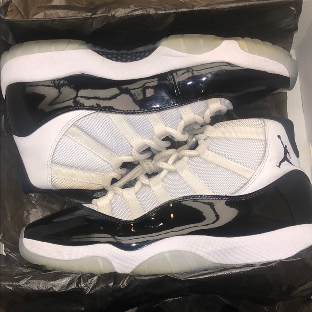 Air Jordan “concord” 11s